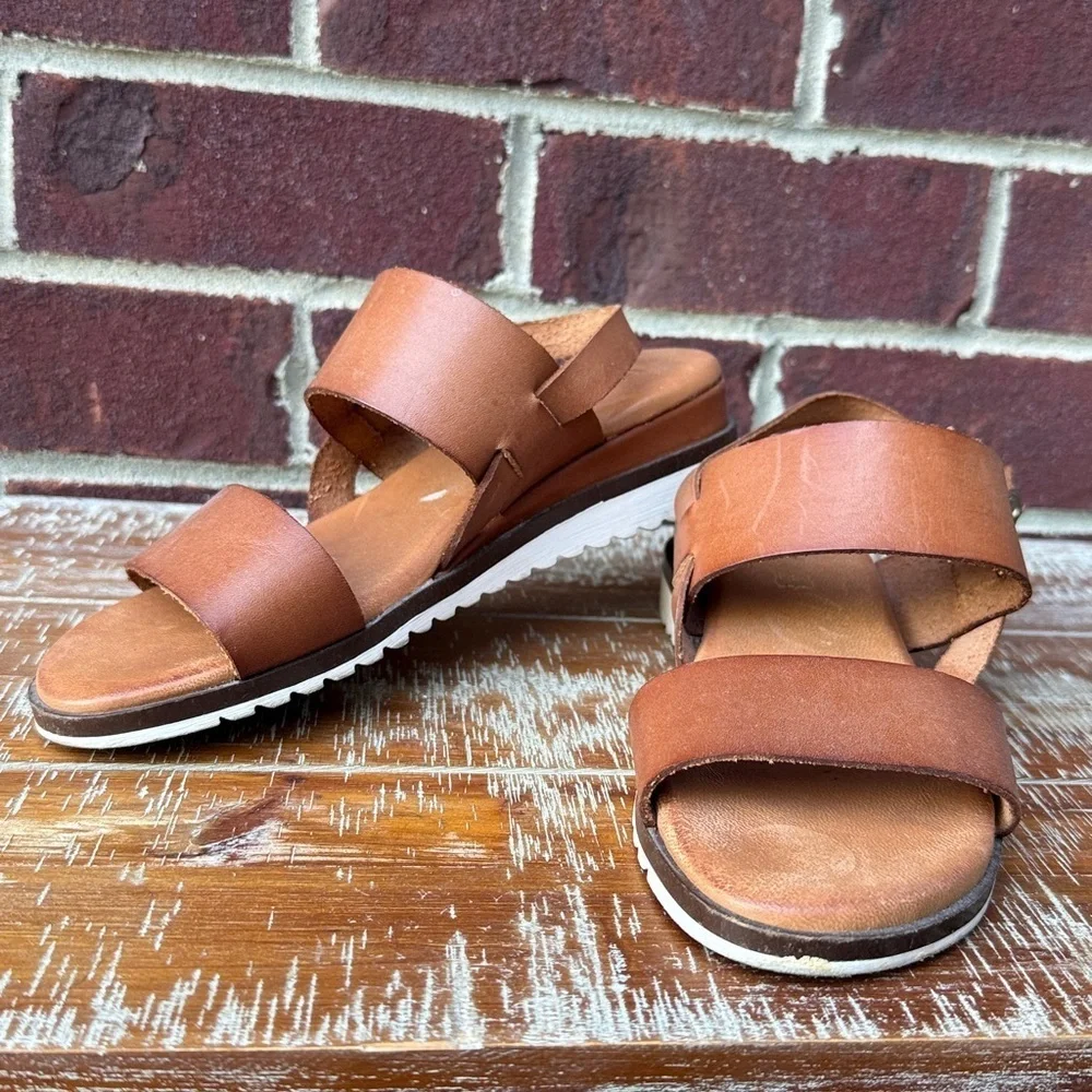 Bertuchi Leather Sandals